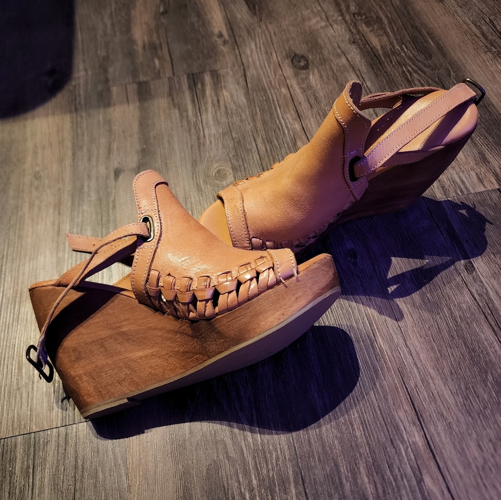 Very Volatile Woven Wedge Heel